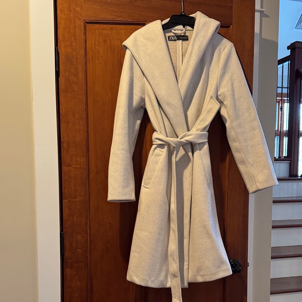 Zara Women's Elegant Cream Belted coat